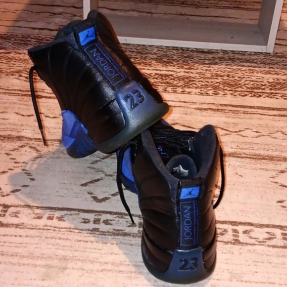 Stylish Black and Blue Men's Sneakers - Picture 3 of 4